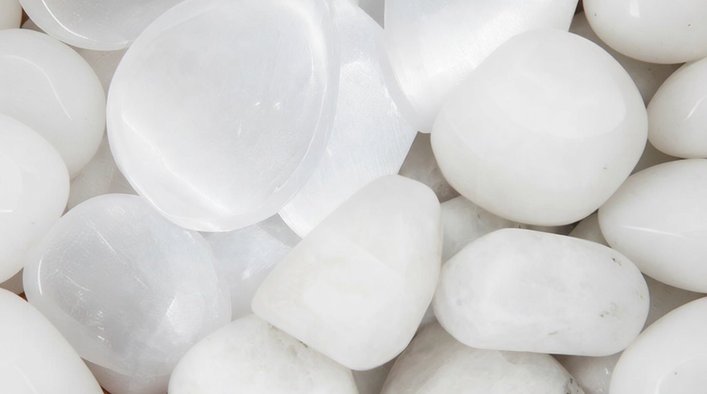 6 pierres blanches indispensables à avoir chez soi ✨